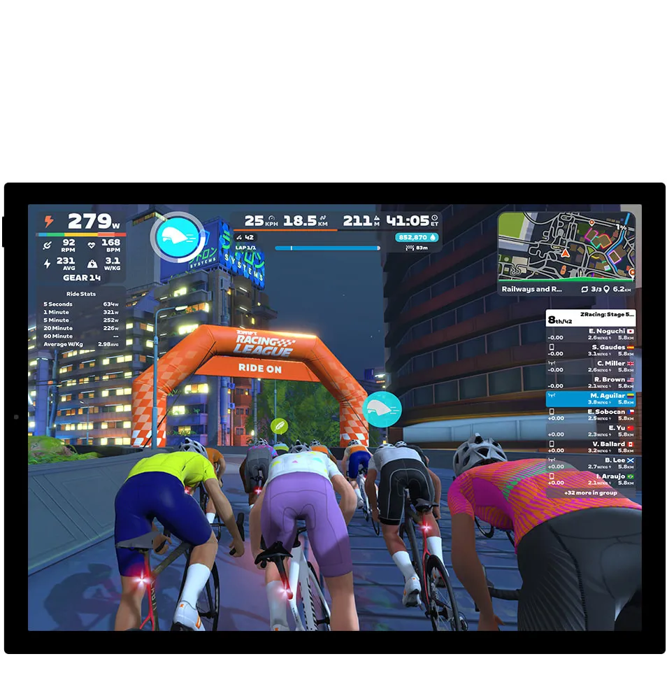 Virtuelles Radrennen auf dem Bildschirm beim Training mit Tacx Nēra