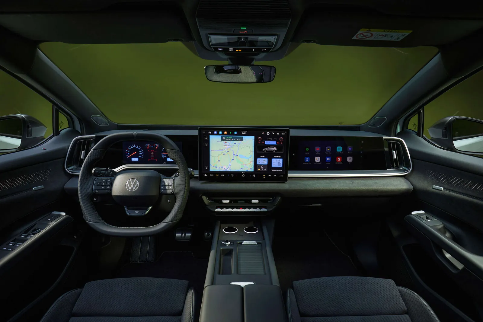 Cockpit des Volkswagen ID. Tiguan mit Beifahrerdisplay